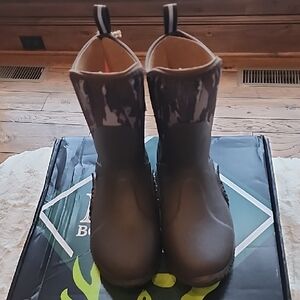 Kids Waterproof Brown Pull-On Boots with Camo Collar NEW IN BOX KIDS   SIZE-6